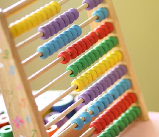 Gemeinsame oder getrennte Klassen für Zwillinge? 10 Vor- und Nachteile Gemeinsame oder getrennte Klasse bei Zwillingen