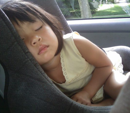 Gesund durch den Sommer mit Zwillingbabys Gesund durch den Sommer Es sind zwei - DAS Zwillingsportal