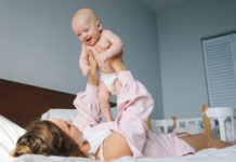 Zwillingstipp beim nächtlichen Stillen: U-Kissen #werbung