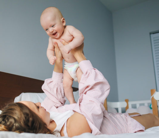 Zwillingstipp beim nächtlichen Stillen: U-Kissen