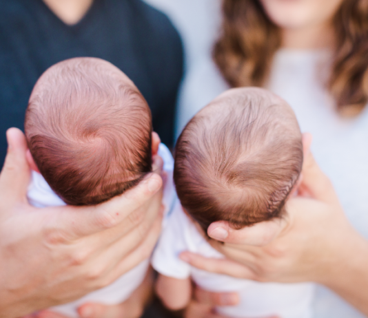 5 Tipps wenn Zwillingsbabys weinen *Anzeige Wenn Zwillingsbabys schreien Es sind zwei DAS Zwillingsportal