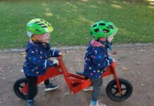 Mobil mit Zwillingen: Ein Tandemlaufrad für Zwillinge es-sind-zwei.de DAS Zwillingsportal Ein Tandemlaufrad für Zwillinge