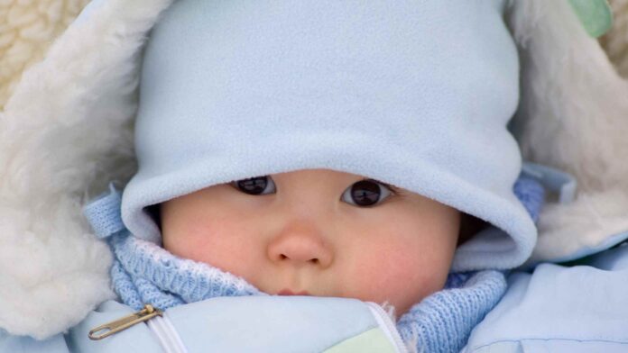 Baby im Winter www.es-sind-zwei.de DAS Zwillingsportal warme Wintertools für Zwillinge