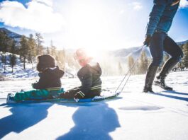 Winterspaß mit einem Zwillingsschlitten www.es-sind-zwei.de DAS Zwillingsportal Winterspaß mit einem Zwillingsschlitten