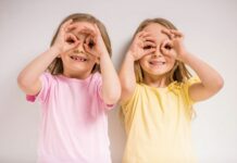 Ohrlöcher für die Zwillinge: Wann und wie? www.es-sind-zwei.de DAS Zwillingsportal Ohrlöcher für die Zwillinge