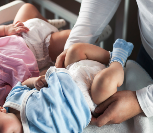 3 Tipps zum Handling von Zwillingsbabys www.es-sind-zwei.de DAS Zwillingsportal Handling von Zwillingsbabys