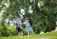 Sie werden so schnell groß – Über ambivalente Gefühle als Zwillingsmama www.es-sind-zwei.de DAS Zwillingsportal Sie werden so schnell groß