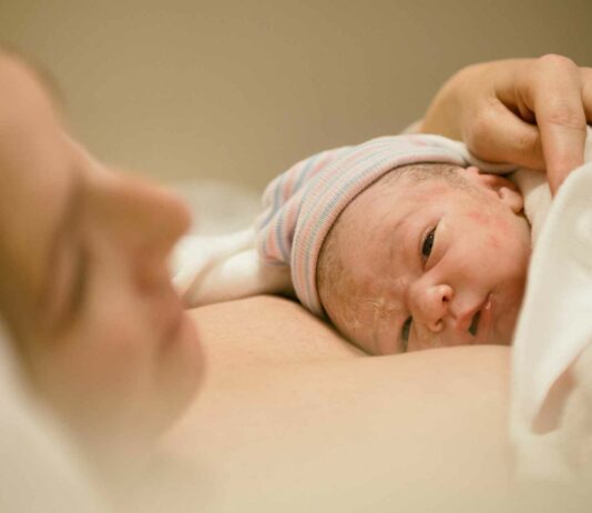 Sectio-Bonding bei Zwillingsgeburten www.es-sind-zwei.de DAS Zwillingsportal Sectio-Bonding bei Zwillingsgeburten