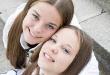 Zwillinge in der Pubertät – Zwillingswissen www.es-sind-zwei.de DAS Zwillingsportal Zwillinge in der Pubertät