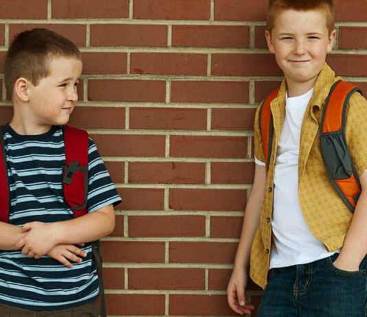 Getrennte Einschulung der Zwillinge – Sabines Erfahrungsbericht www.es-sind-zwei.de DAS Zwillingsportal getrennte Einschulung der Zwillinge