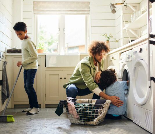 5 Tipps, um vor und nach der Geburt von Zwillingen eine Haushaltshilfe zu organisieren www.es-sind-zwei.de DAS Zwillingsportal Geburt von Zwillingen Haushaltshilfe