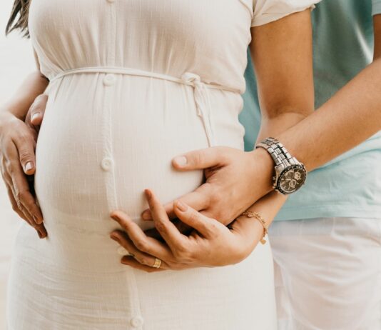 Federwiege für Zwillinge: 3 wertvolle Tipps für Eltern www.es-sind-zwei.de DAS Zwillingsportal Federwiege für Zwillinge