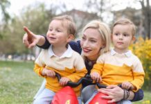 Zwillinge in der Kita trennen? www.es-sind-zwei.de Das Zwillingsportal Zwillinge in der Kita trennen