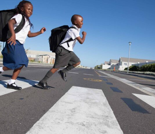 Gemeinsame Schulwege bei Zwillingen? Ein Erfahrungsbericht www.es-sind-zwei.de DAS Zwillingsportal gemeinsame Schulwege bei Zwillingen