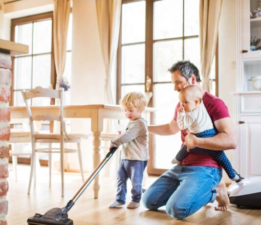 Zwillingspapa als Haushaltshilfe: Finanzielle Unterstützung durch die Krankenkasse www.es-sind-zwei.de DAS Zwillingsportal Zwillingspapa als Haushaltshilfe