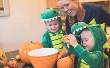 Twinspiration: Halloweenkostüme für Zwillingsschwangere und Zwillingskinder www.es-sind-zwei.de DAS Zwillingsportal Halloweenkostüme für Zwillingsschwangere und Zwillingskinder