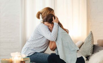 Zwillingsmama: Pubertät und Wechseljahre gleichzeitig meistern www.es-sind-zwei.de Zwillingsmama: Pubertät und Wechseljahre gleichzeitig meistern