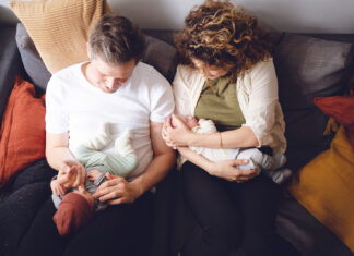Zwillingsfotografin: Warum Fotos für Zwillingsfamilien so besonders sind www.es-sind-zwei.de DAS Zwillingsportal Fotos für Zwillingsfamilien