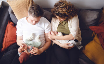 Zwillingsfotografin: Warum Fotos für Zwillingsfamilien so besonders sind www.es-sind-zwei.de DAS Zwillingsportal Fotos für Zwillingsfamilien